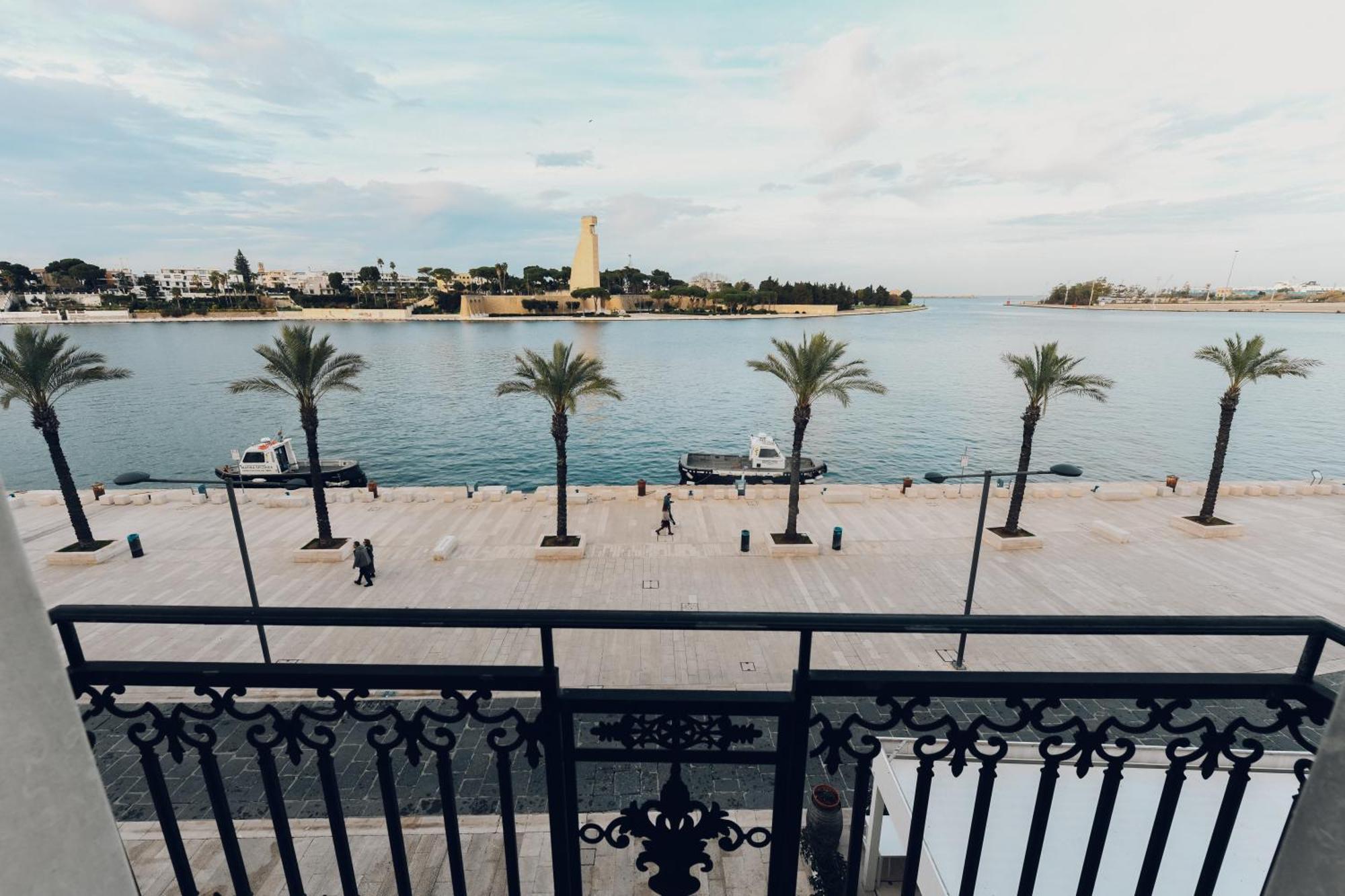 Verso Oriente Brindisi Bagian luar foto