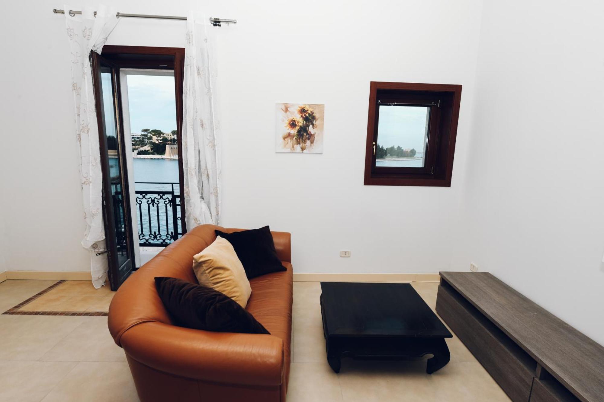 Verso Oriente Brindisi Bagian luar foto