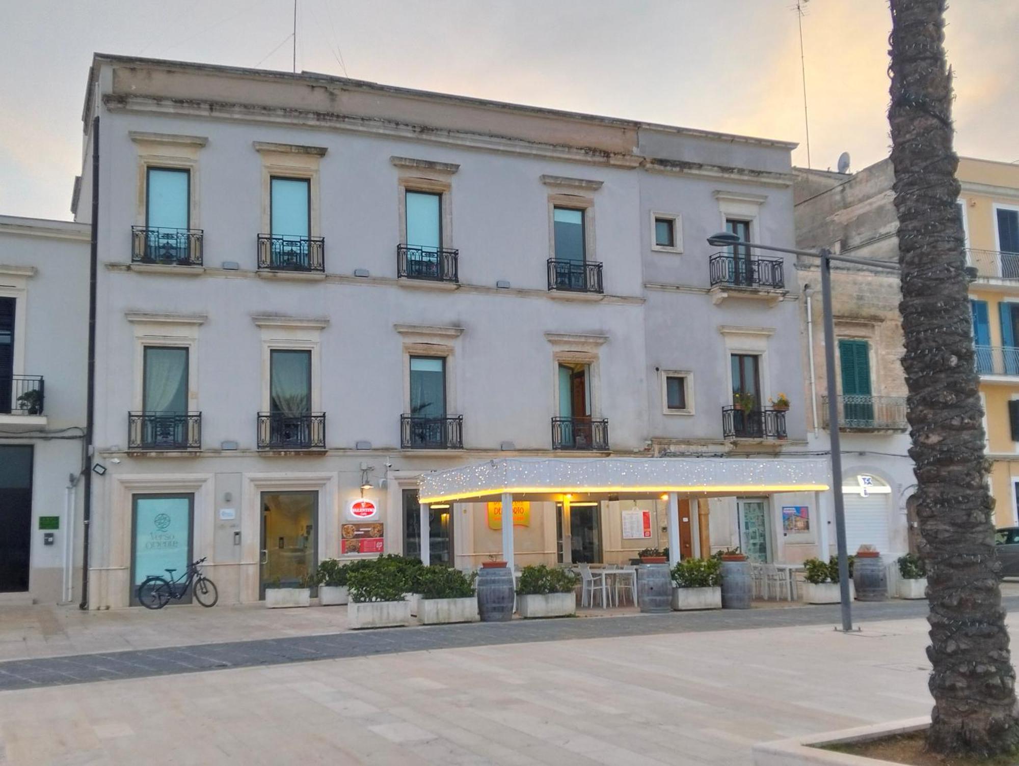 Verso Oriente Brindisi Bagian luar foto